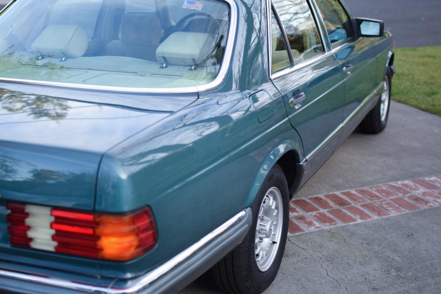 Детали экстерьера Mercedes-Benz 280 SE (W126) 1983 года  (EU) (фото 10 из 62)